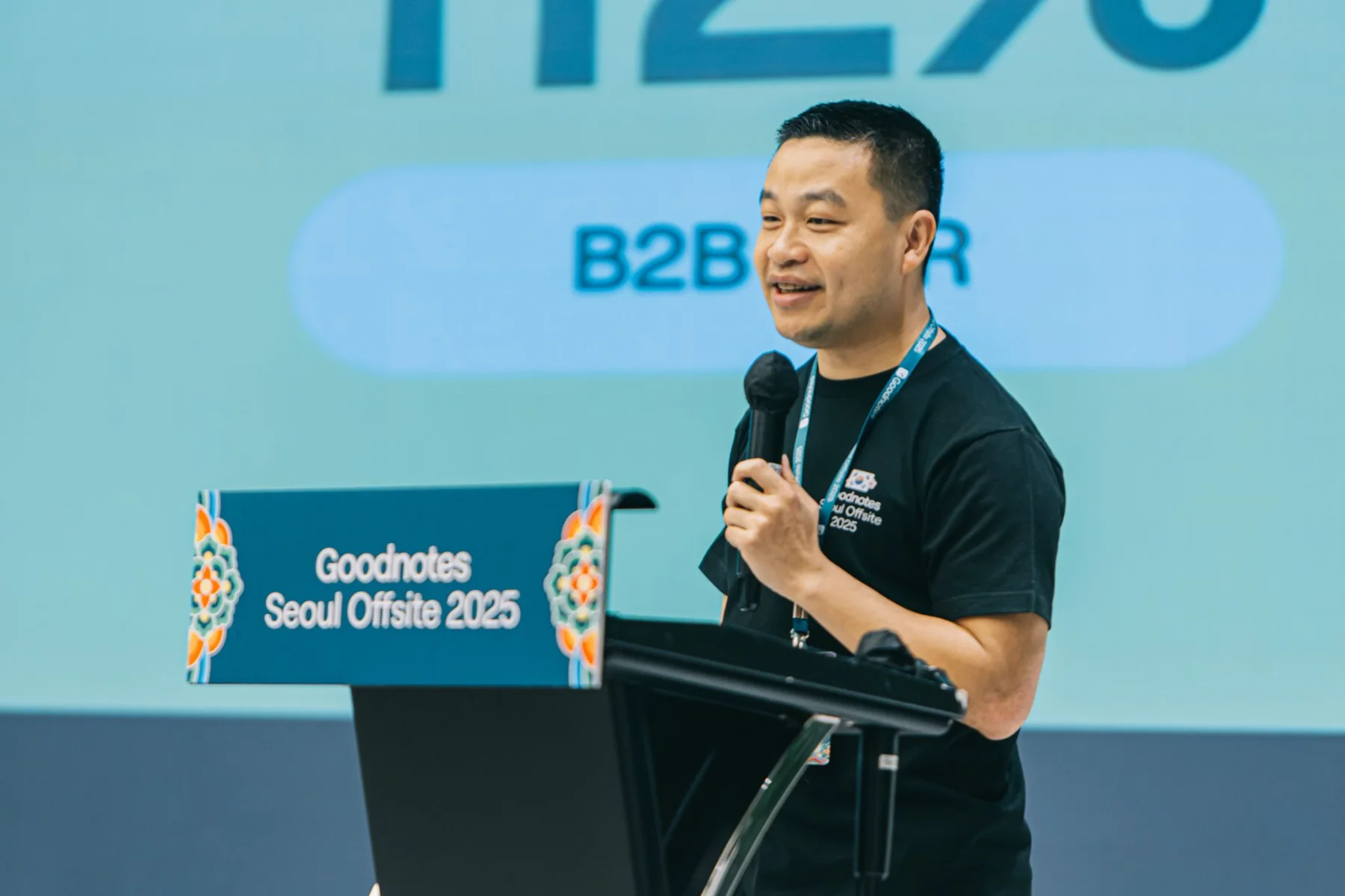 A speaker at the branded Seoul Offsite 2025 podium